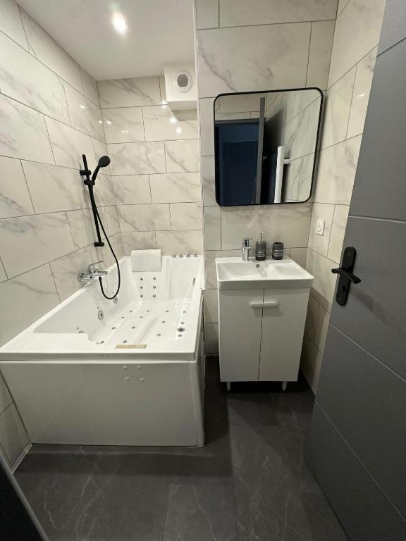 Studio Jaccuzzi A 2 Min Davignon Les Angles  Kültér fotó